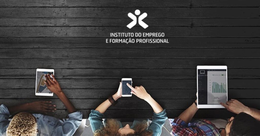 Capacitar-se para o mercado de trabalho digital é um investimento no futuro, com o Programa Jovem + Digital.