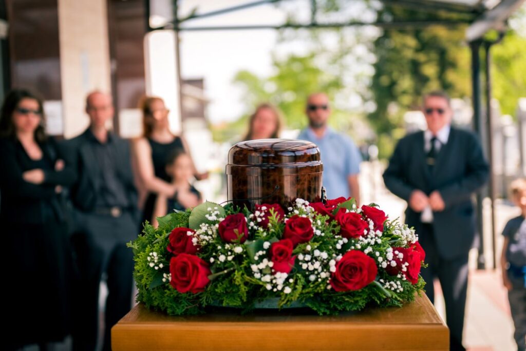 O reembolso das despesas de funeral oferece suporte financeiro para quem assumiu os custos do último adeus a um ente querido.
